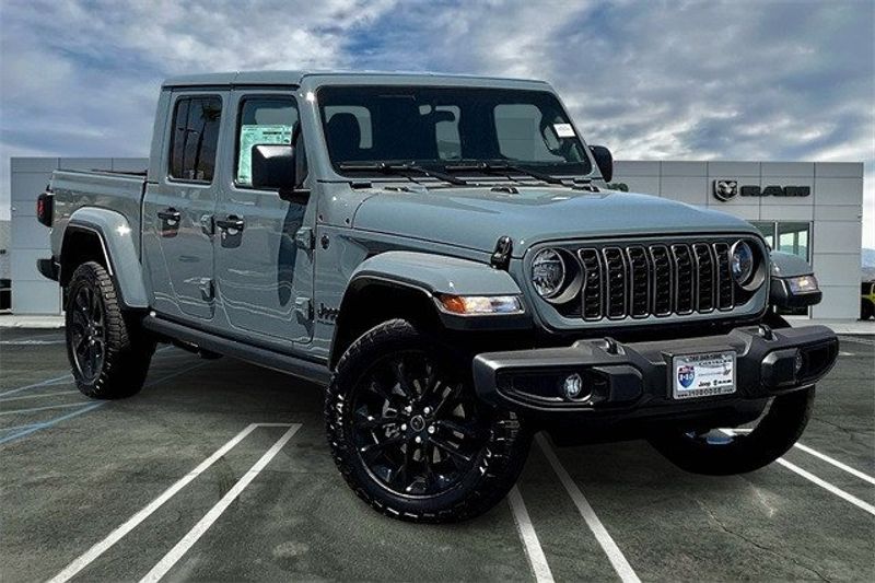 2024 Jeep Gladiator Nighthawk 4x4Image 14