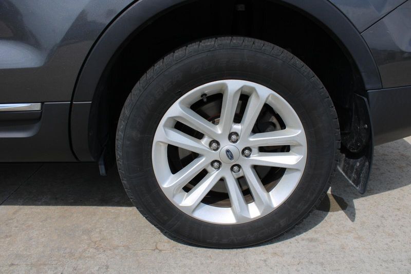 2015 Ford Explorer XLT photo 10