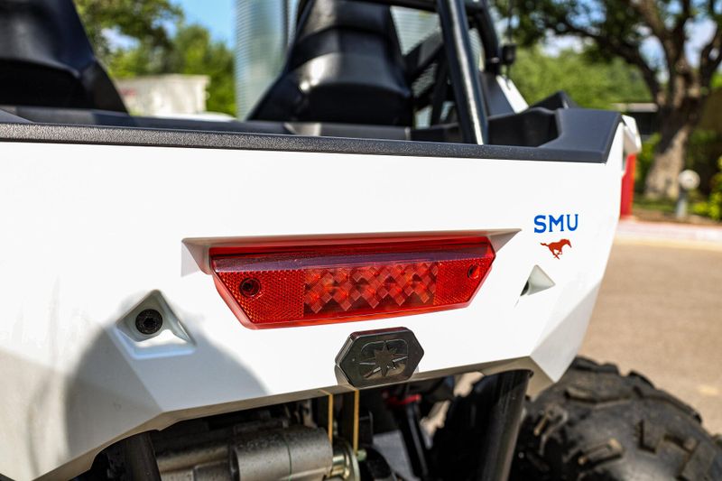 2022 Polaris RZR 200 EFI  WHITE LIGHTNING Image 9