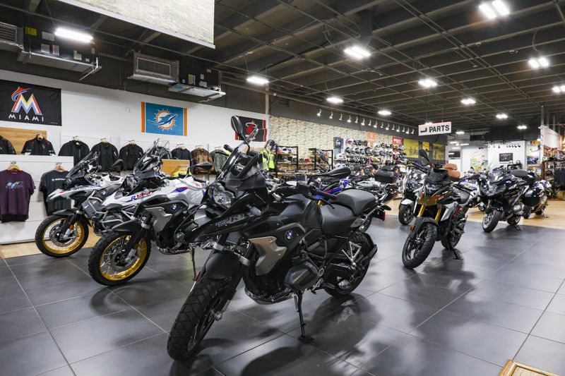 2019 BMW K 1600 B  in a IMPERIAL BLUE METALLIC exterior color. BMW Motorcycles of Miami 786-845-0052 motorcyclesofmiami.com 