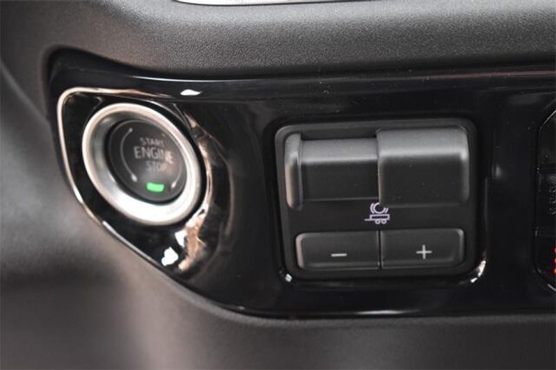 2025 Chevrolet Silverado 1500 LTZImage 32