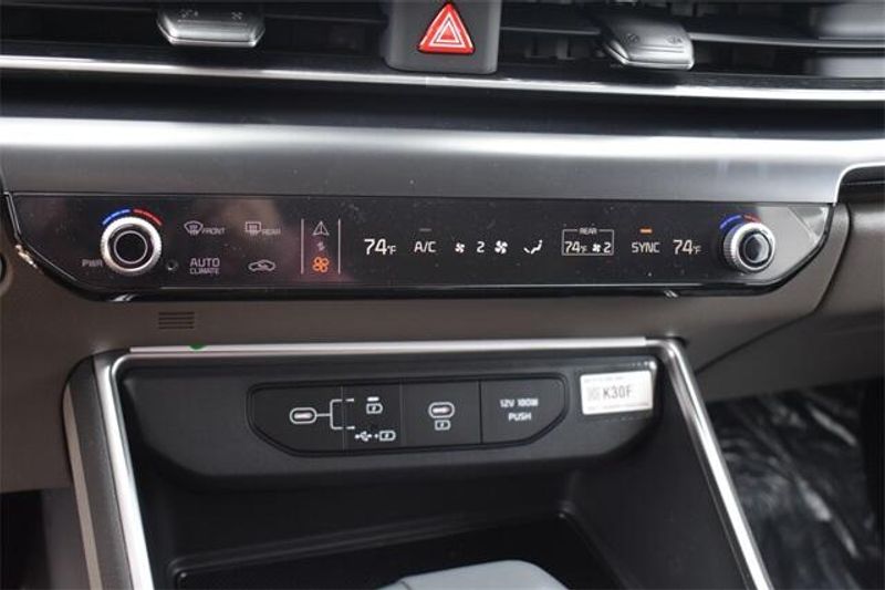 2025 Kia Carnival LXSImage 28