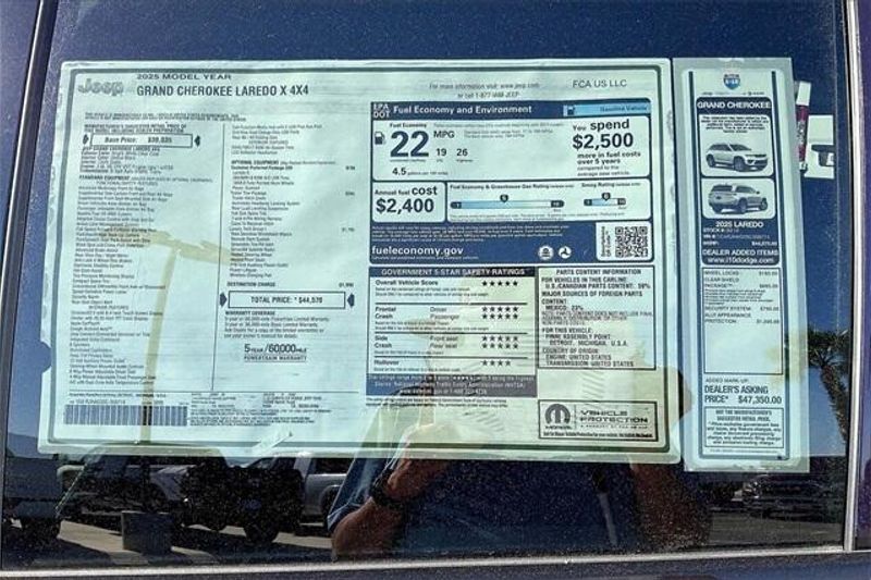 New 2025 Jeep Grand Cherokee Laredo X 4x4Image 16