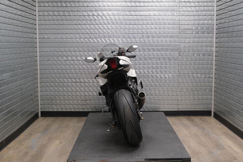USED 2022 YAMAHA YZF-R1 Image 4