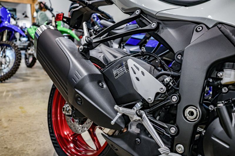 New 2025 Kawasaki NINJA ZX6R ABS Image 10