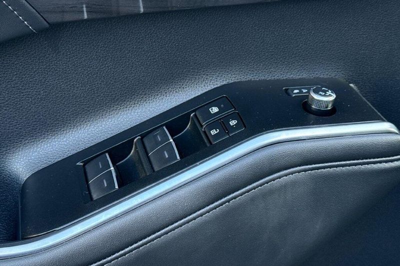 New 2026 Toyota Highlander Hybrid PlatinumImage 11