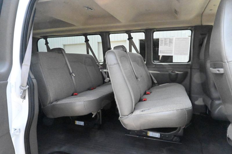 2023 GMC Savana Passenger LSImage 11