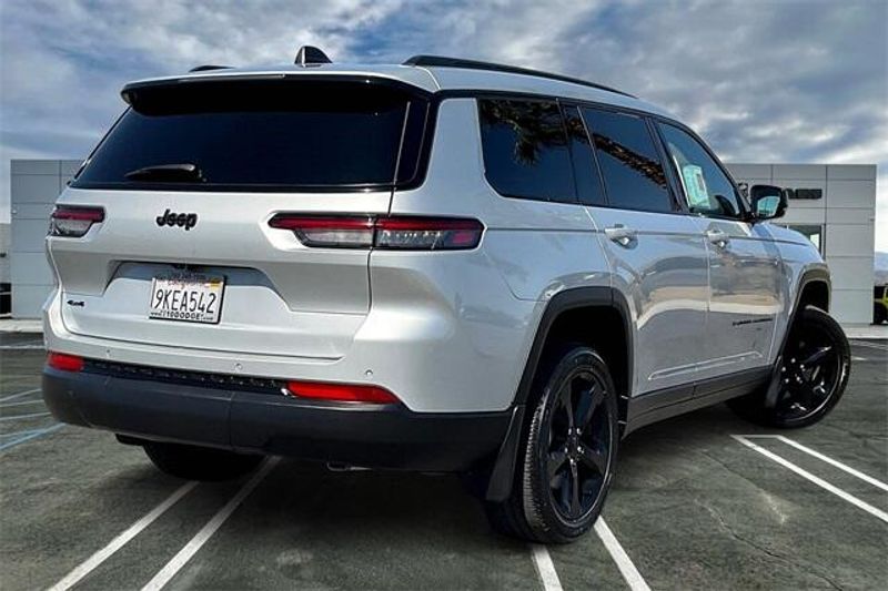 Used 2023 Jeep Grand Cherokee L AltitudeImage 13