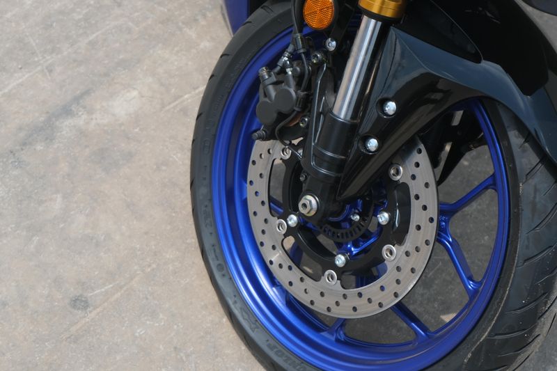 2025 Yamaha YZFR3 ABS TEAM BLUE Image 10