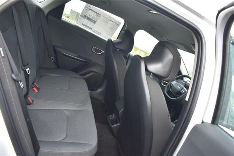 2025 Kia K4 LXSImage 13