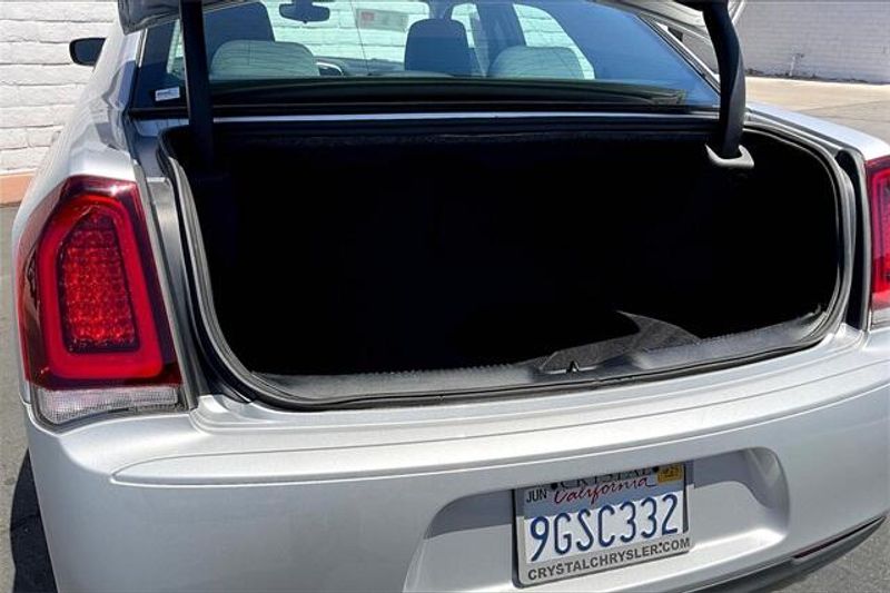 2023 Chrysler 300 TouringImage 34