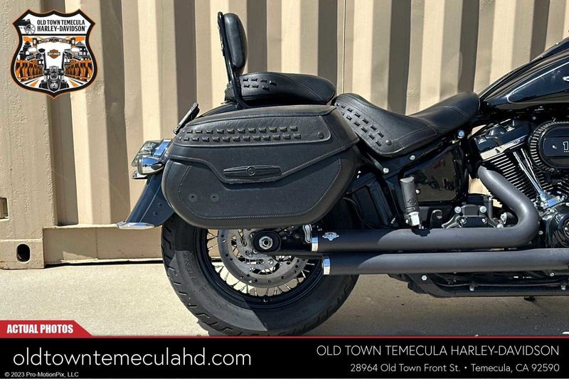 2018 Harley-Davidson Softail in a BLACK W/PINSTRIPE exterior color. BMW Motorcycles of Temecula – Southern California (951) 506-6903 bmwmotorcyclesoftemecula.com 