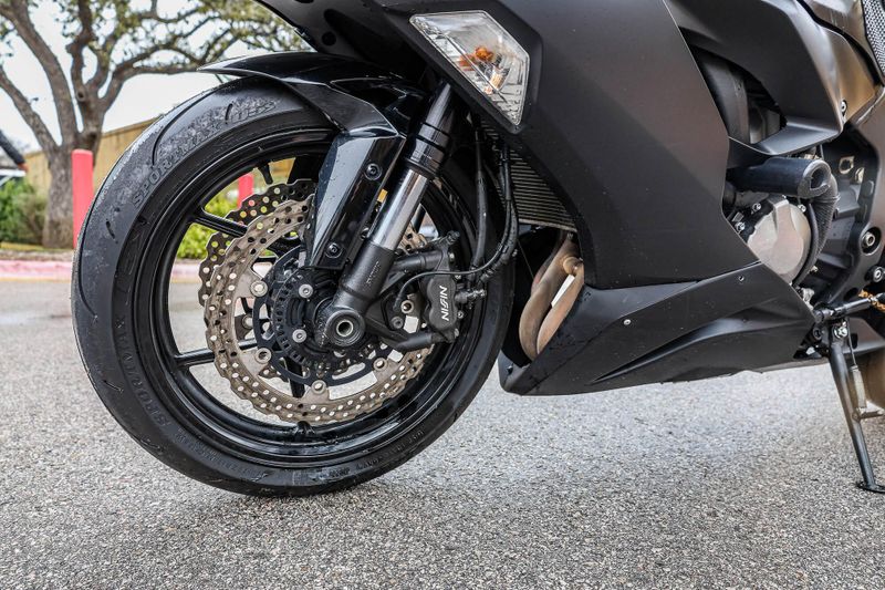 2023 Kawasaki Ninja ZX6R BaseImage 18