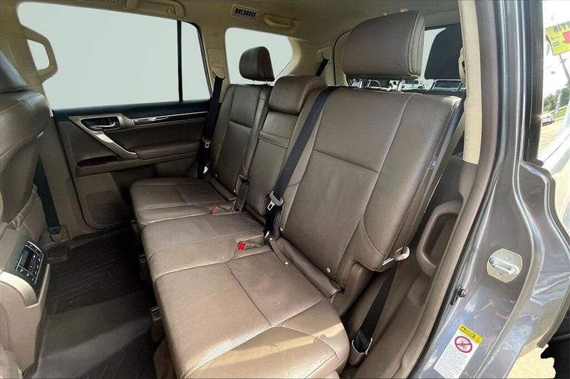 2016 Lexus GX 460 photo 24