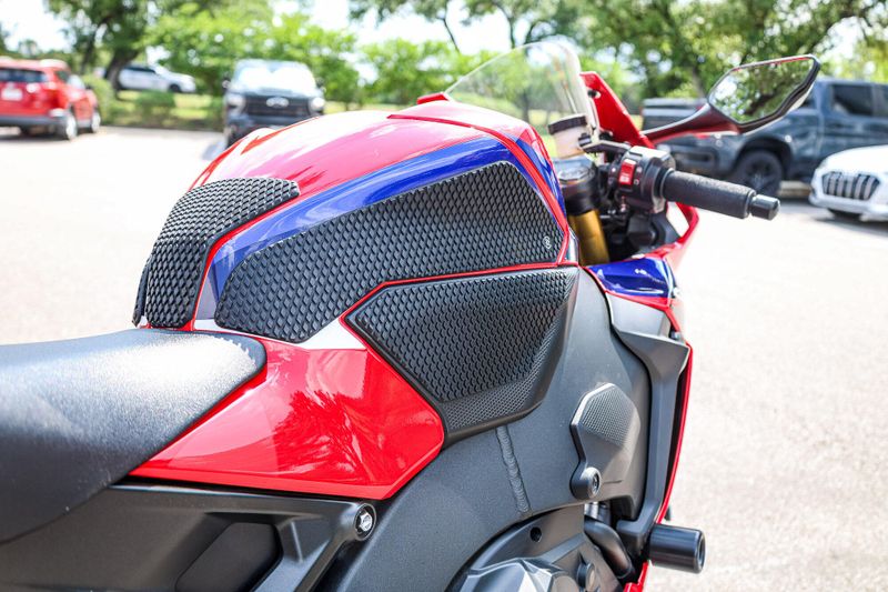 2022 Honda CBR1000RR ABS Image 20
