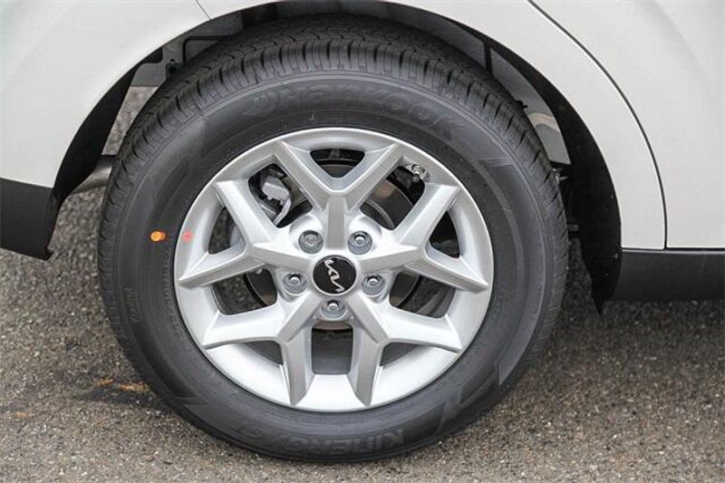 New 2025 Kia Soul LXImage 19