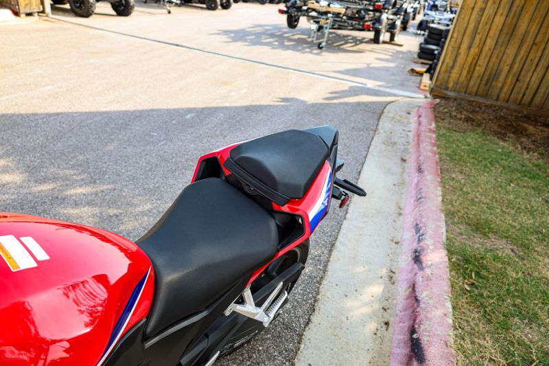 USED 2025 HONDA CBR500R Image 11