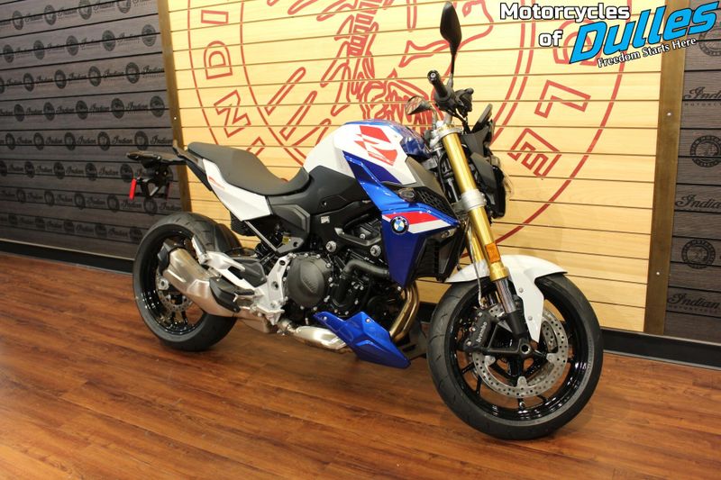 2024 BMW F 900 R Image 3