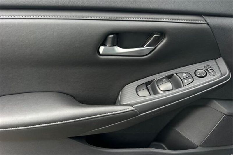 New 2025 Nissan Sentra SVImage 8
