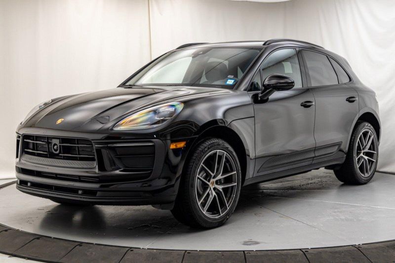 2024 Porsche Macan Image 1