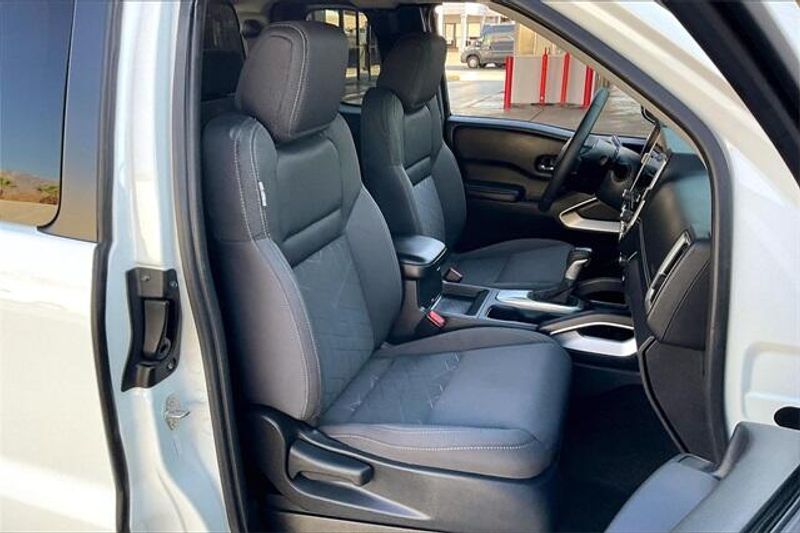 Used 2025 Nissan Frontier SVImage 6