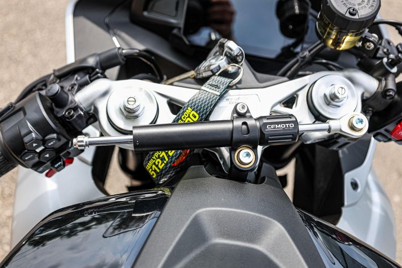 2025 CFMOTO 675SS  NEBULA BLACK Image 14