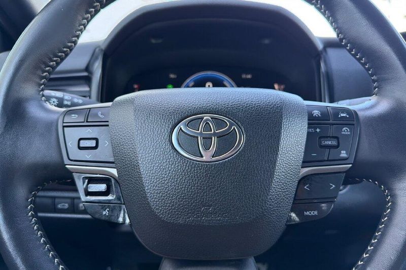 Used 2025 Toyota Camry SEImage 21