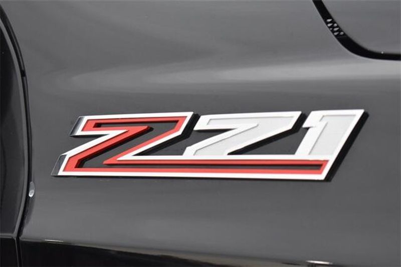 2025 Chevrolet Suburban Z71Image 13