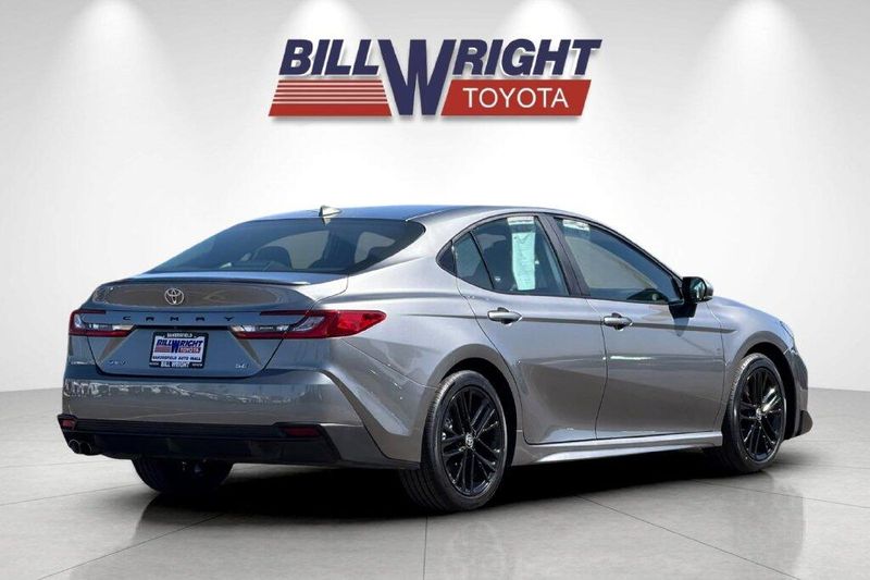 Used 2025 Toyota Camry SEImage 3