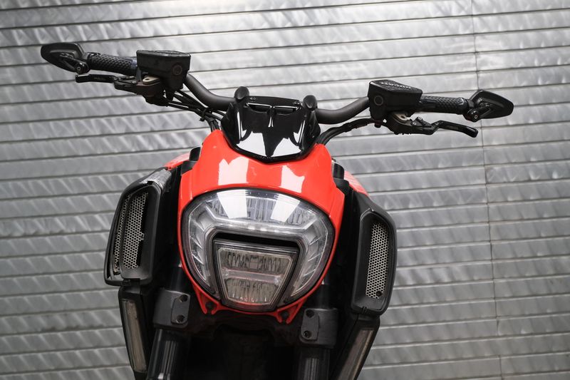 USED 2015 DUCATI DIAVEL Image 9