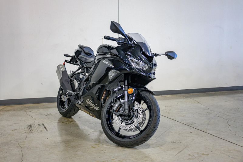 2025 KAWASAKI NINJA ZX4R ABS  METALLIC SPARK BLACK in a METALLIC SPARK BLACK exterior color. Family PowerSports (877) 886-1997 familypowersports.com 