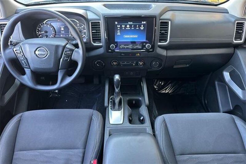 Used 2023 Nissan Frontier SVImage 11