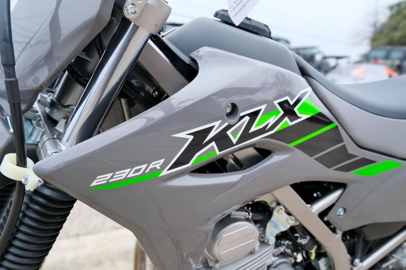 2025 Kawasaki KLX230R BATTLE GRAYImage 4