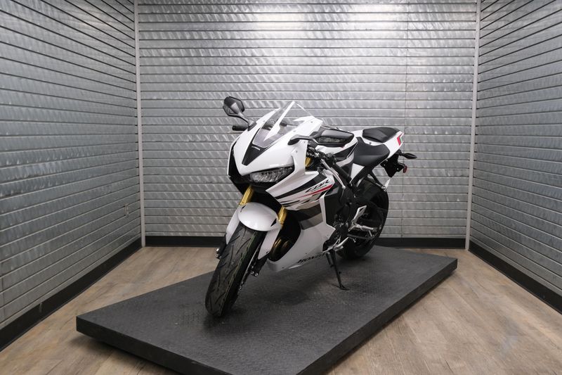 NEW 2027 HONDA CBR1000RR Image 7