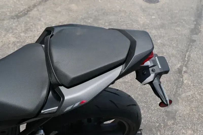 2025 Honda CB750 HORNET MATTE BLACK METALLIC Image 17
