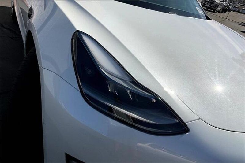 2021 Tesla Model 3 Long RangeImage 3