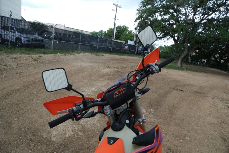 2024 KTM 500 EXCF SIX DAYS ORANGE Image 9