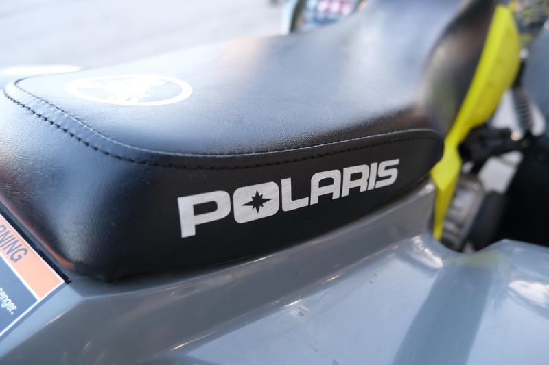 2019 Polaris OUTLAW 50 AVALANCHE GREYLIME SQUEEZEImage 7