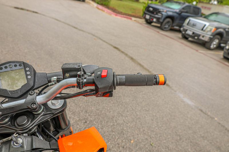 USED 2022 KTM DUKE 200 Image 19