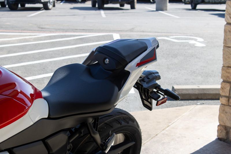 NEW 2026 YAMAHA YZF-R7 70TH ANNIVERSARY EDITION Image 17
