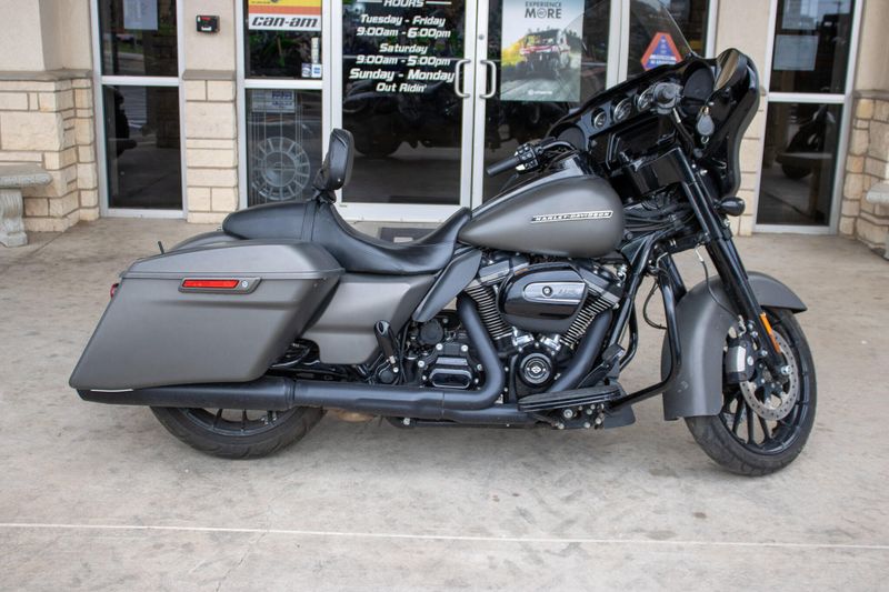 USED 2019 HARLEY STREET GLIDE SPECIAL Image 1