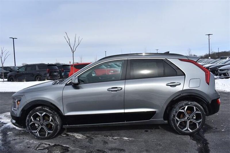 New 2025 Kia Niro EX TouringImage 6