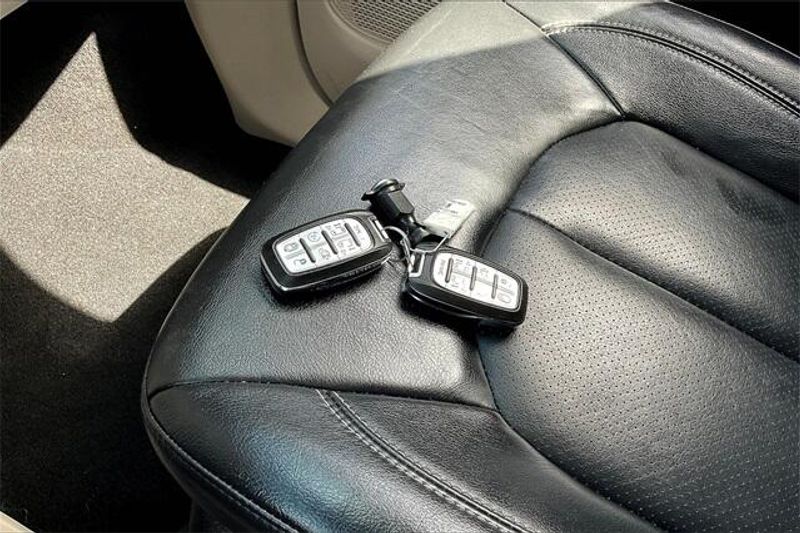 2022 Chrysler Pacifica Touring L photo 10