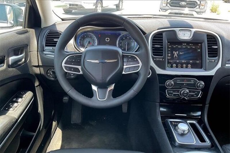 Used 2023 Chrysler 300 TouringImage 4