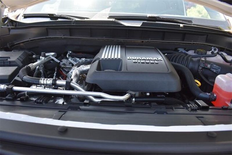 New 2025 Chevrolet Suburban PremierImage 40