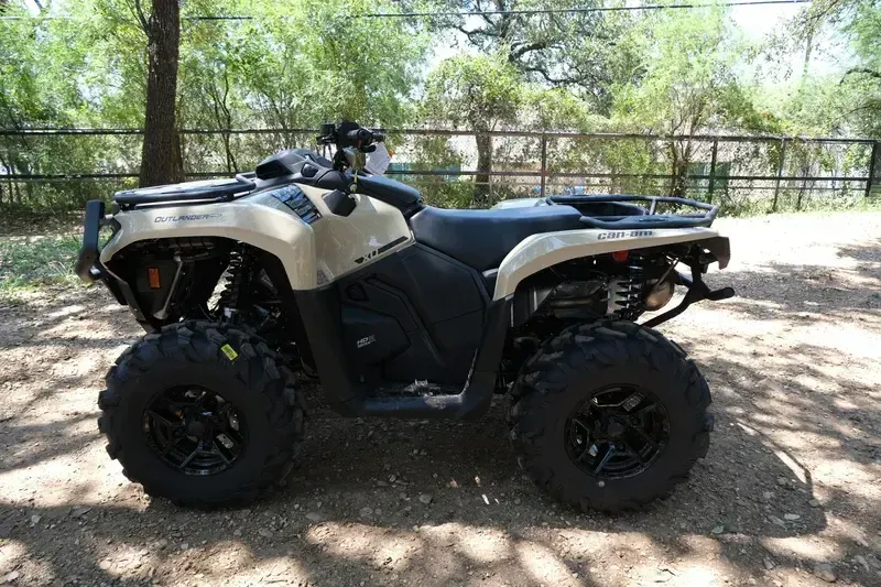 2025 Can-Am OUTLANDER PRO XU HD5 DESERT TANImage 6