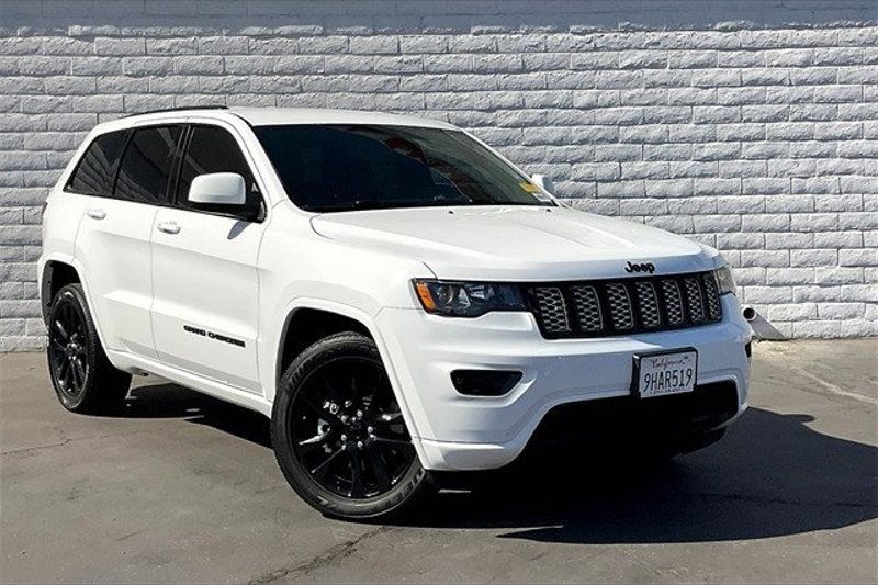 2021 Jeep Grand Cherokee Laredo XImage 2