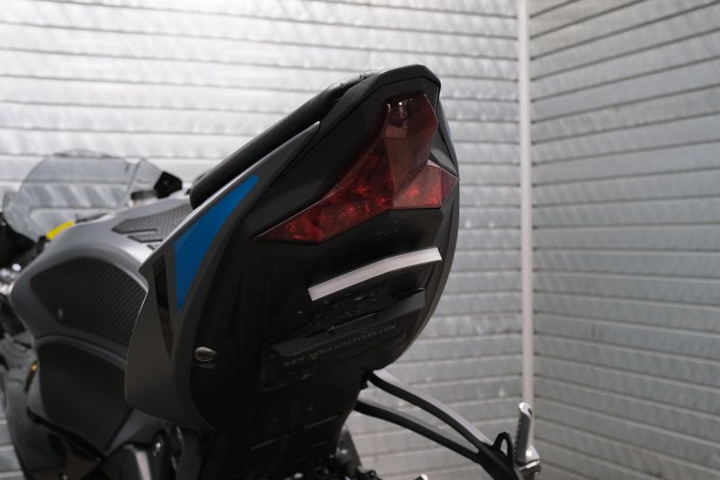 USED 2025 KAWASAKI NINJA ZX6R ABS Image 15