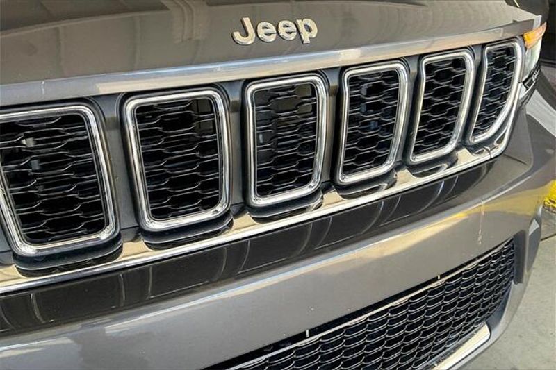 2023 Jeep Grand Cherokee LaredoImage 30