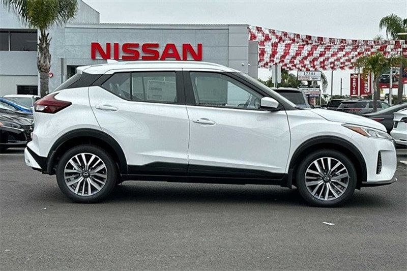 2024 Nissan Kicks SVImage 2